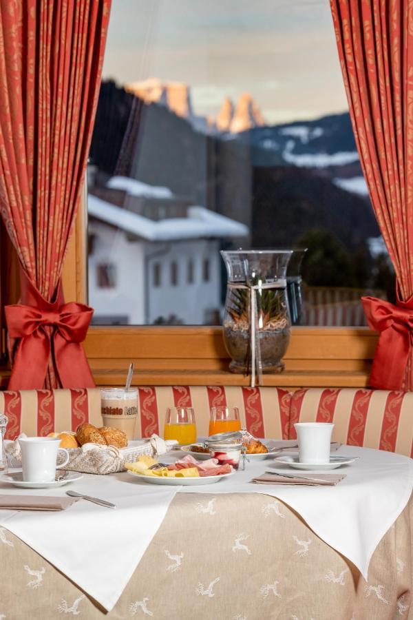 Garni Hotel Rosengarten B&B Selva di Val Gardena Exterior foto