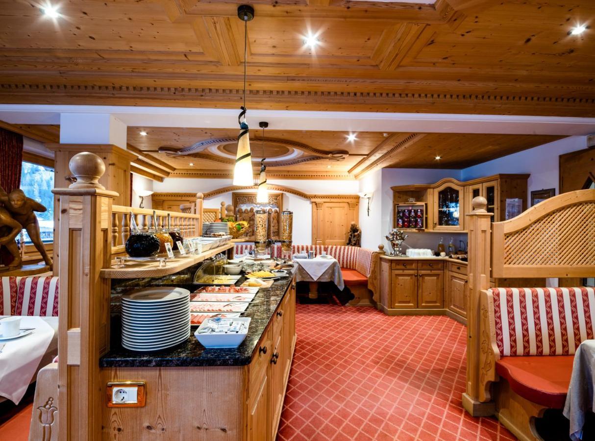 Garni Hotel Rosengarten B&B Selva di Val Gardena Exterior foto