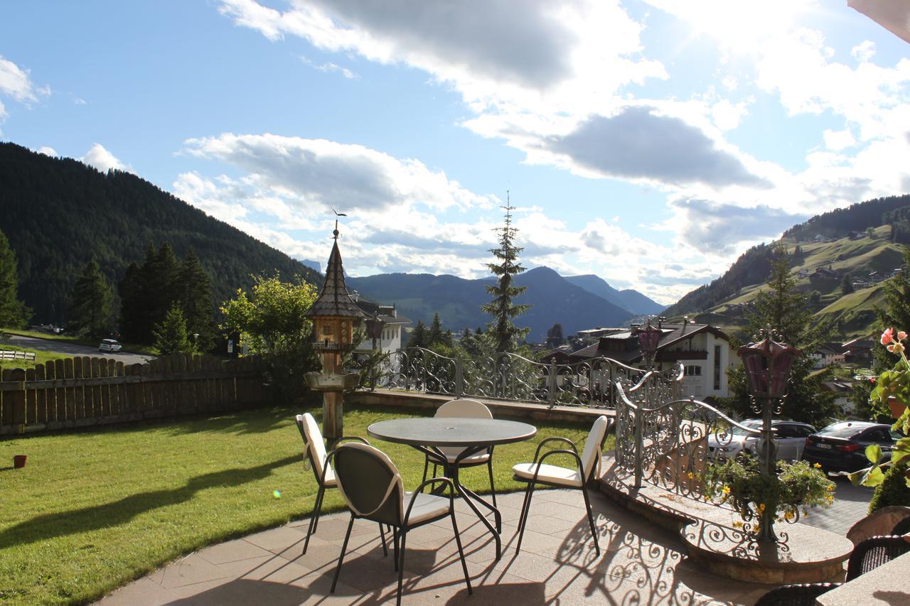 Garni Hotel Rosengarten B&B Selva di Val Gardena Exterior foto